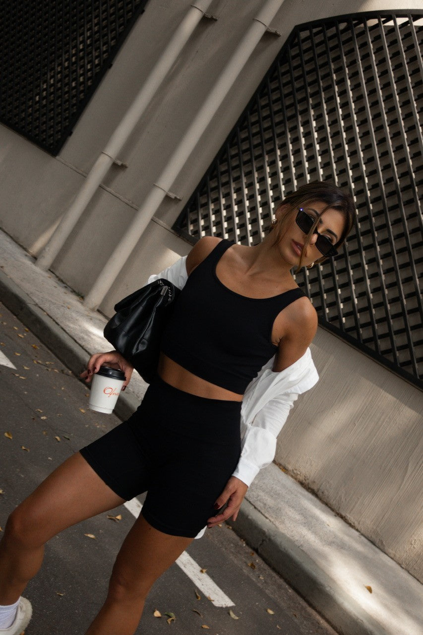 Short skin  black