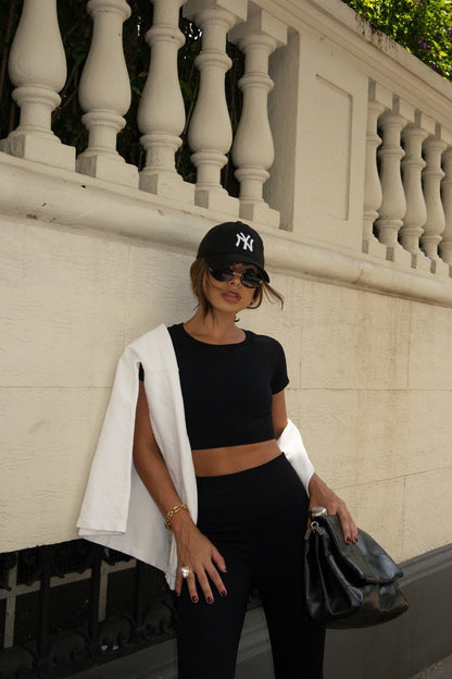 Conjunto cropped e legging skin preto