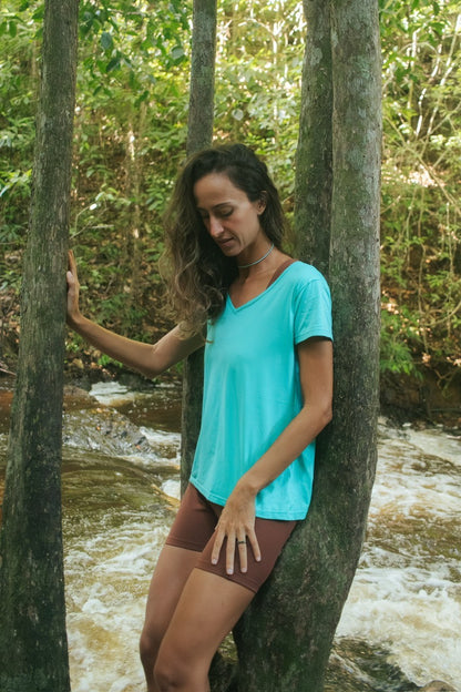 Camiseta decote V aqua