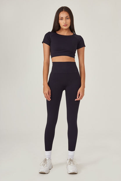 Conjunto cropped e legging skin preto