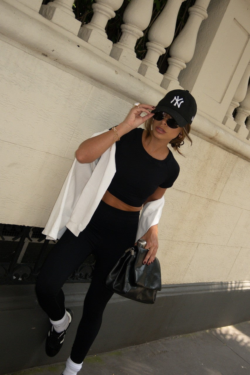 Conjunto cropped e legging skin preto