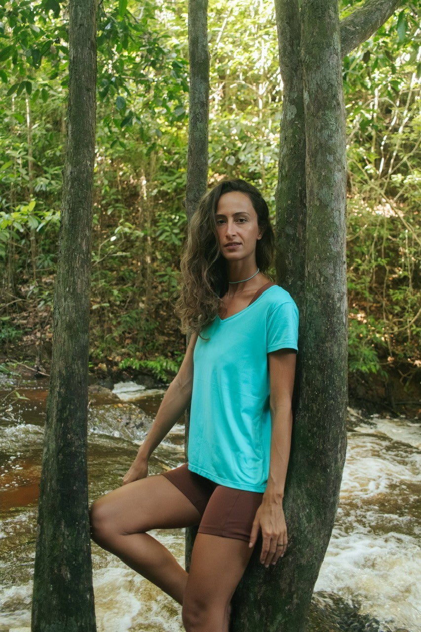 Camiseta decote V aqua