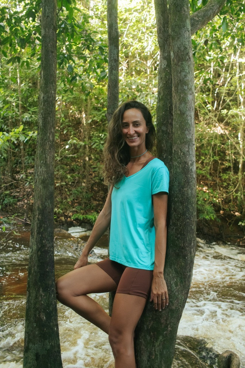 Camiseta decote V aqua